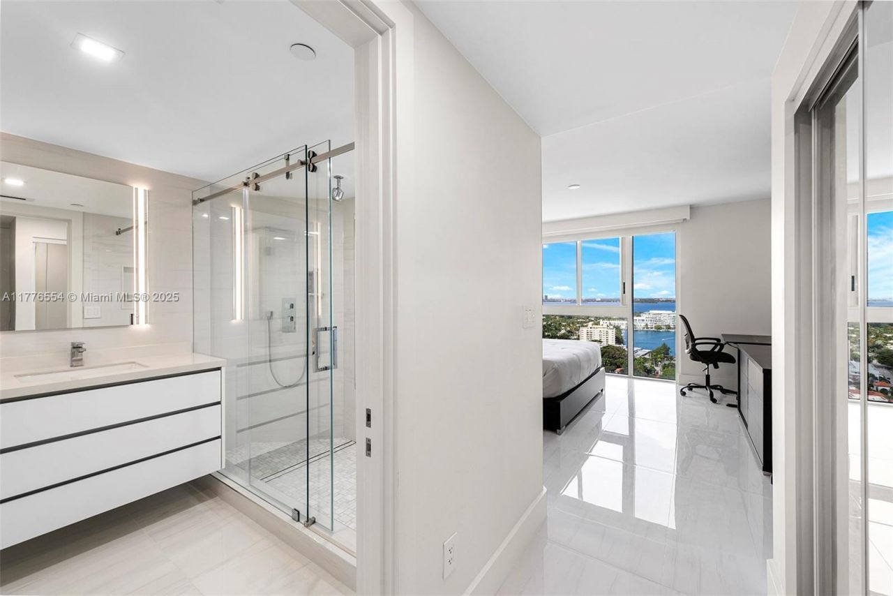 4775 Collins Ave, Unit 2607, Miami Beach, FL 33140 Photo