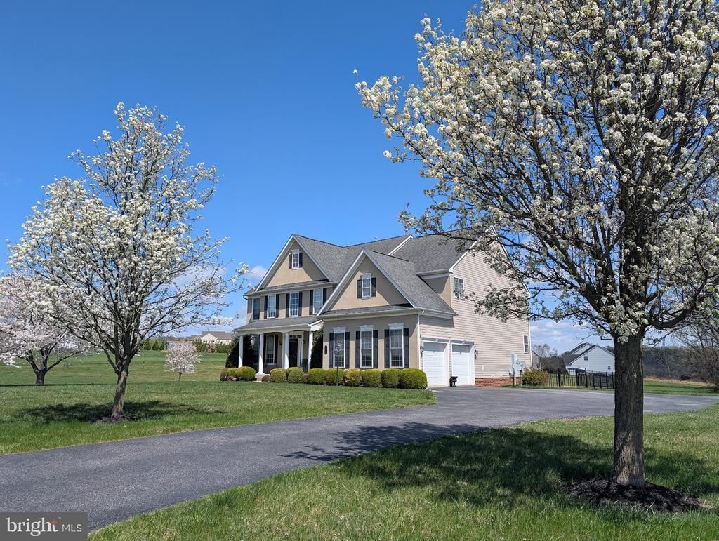 5 TURNOUT LANE, ETTERS, PA 17319