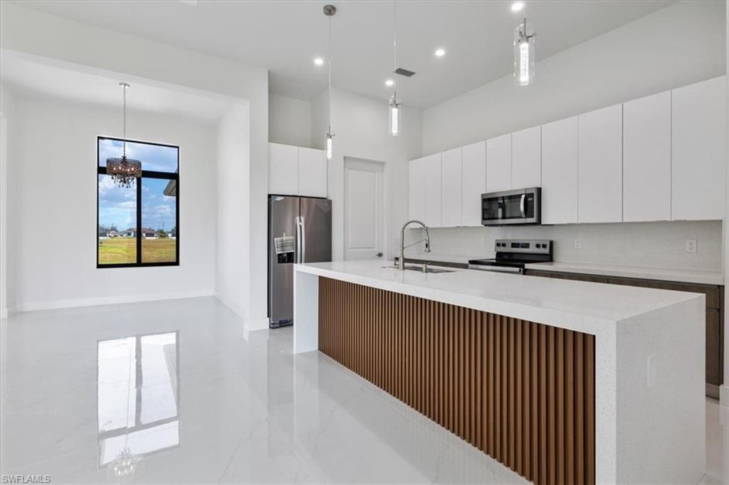 2500 NW 7th St, Cape Coral, FL 33993 Photo