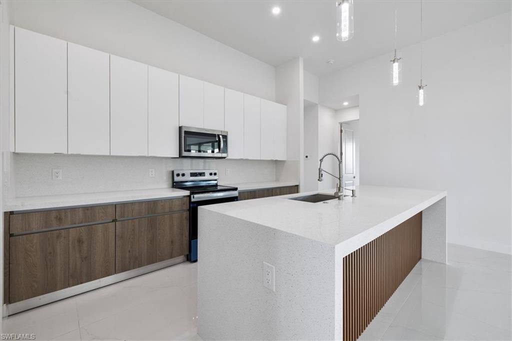 2500 NW 7th St, Cape Coral, FL 33993 Photo