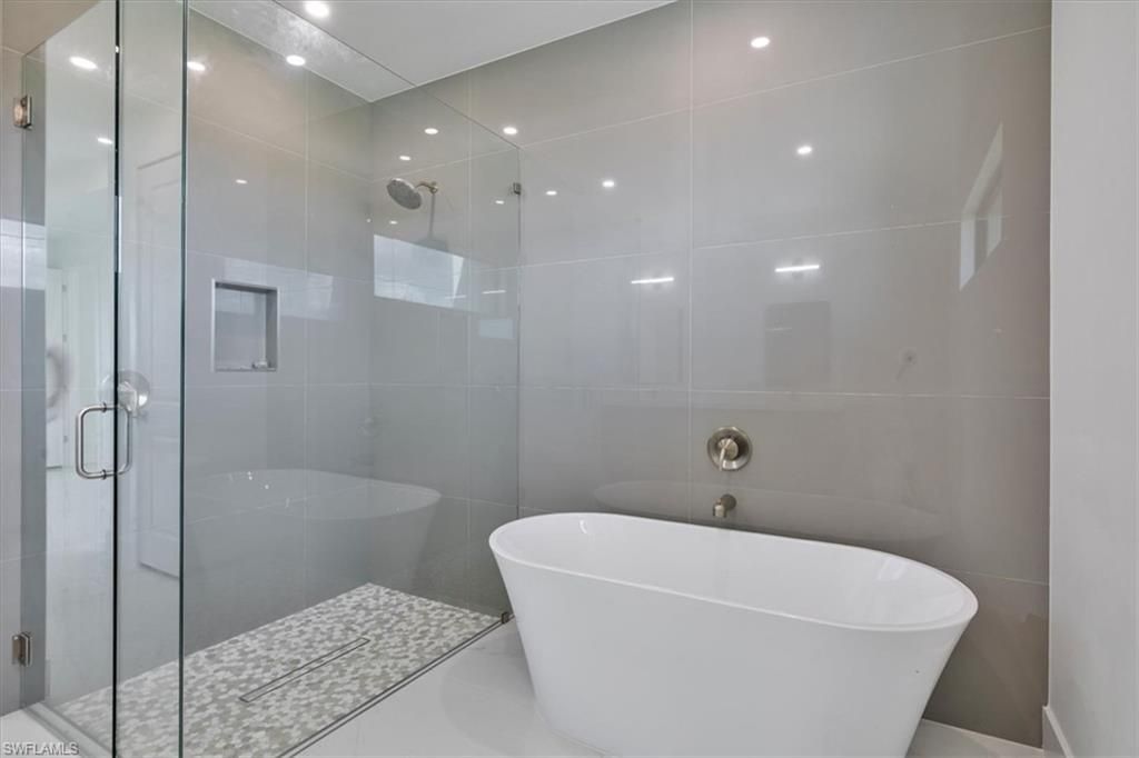 2500 NW 7th St, Cape Coral, FL 33993 Photo