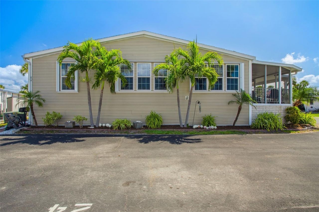 4851 W Gandy Boulevard, Unit B09L23, Tampa, FL 33611 Photo