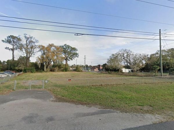 12761 N MAIN STREET, JACKSONVILLE, FL 32218