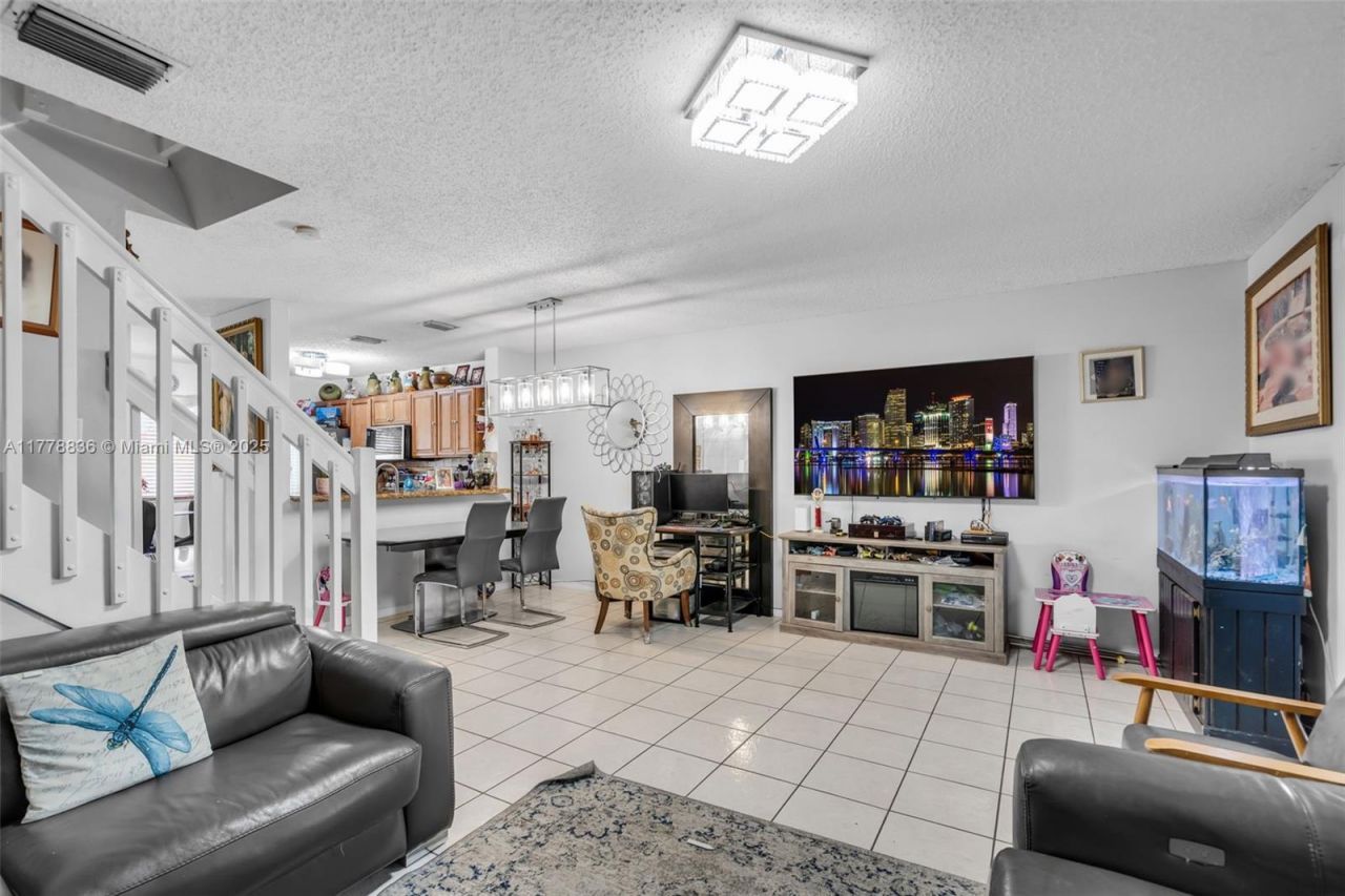 20857 NW 4th St, Unit 20869, Pembroke Pines, FL 33029 Photo