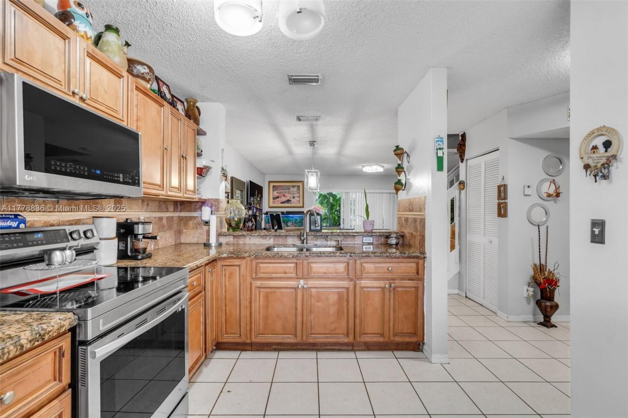 20857 NW 4th St, Unit 20869, Pembroke Pines, FL 33029 Photo