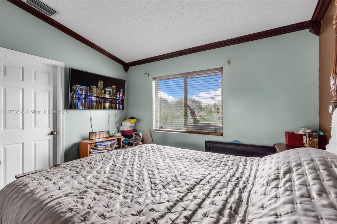 20857 NW 4th St, Unit 20869, Pembroke Pines, FL 33029 Photo