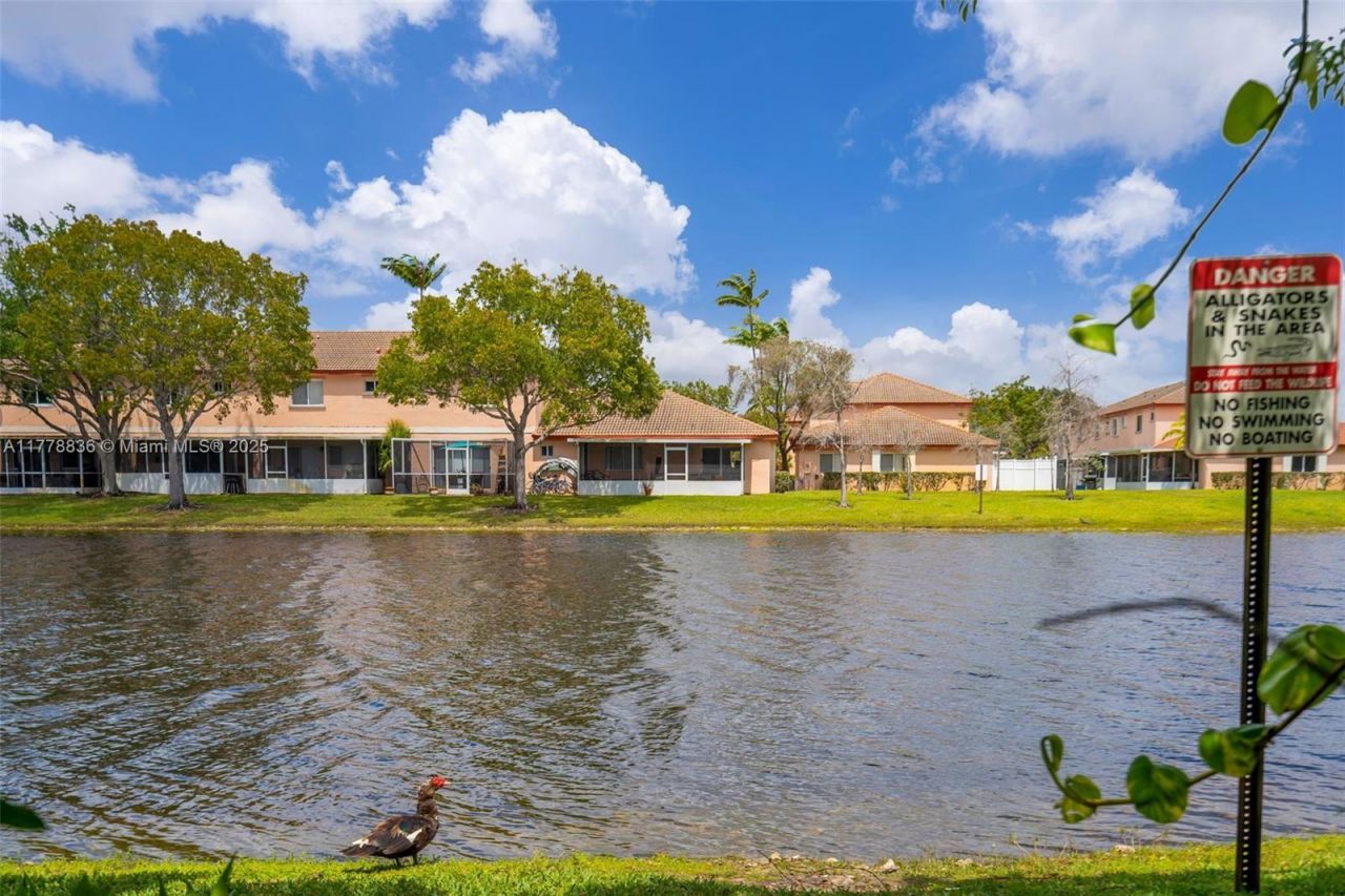 20857 NW 4th St, Unit 20869, Pembroke Pines, FL 33029 Photo