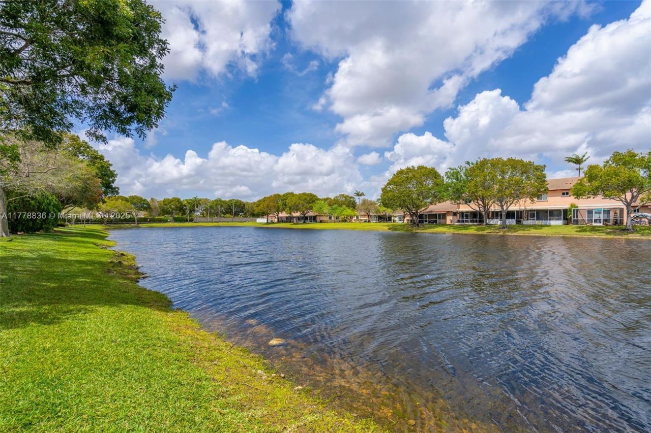 20857 NW 4th St, Unit 20869, Pembroke Pines, FL 33029 Photo