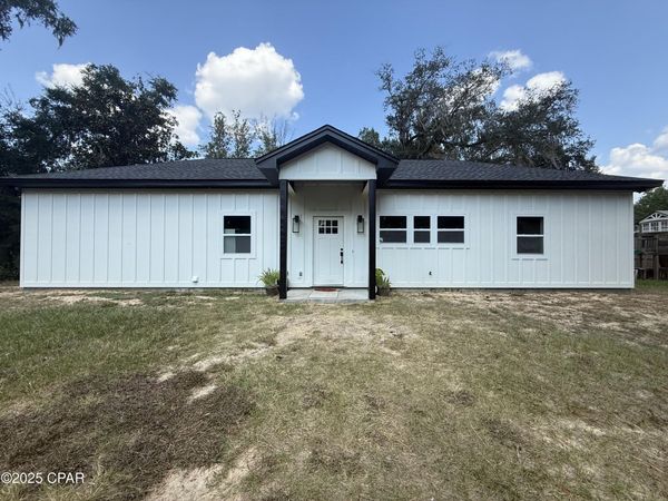 3034 Paradise Lakes Road, Chipley, FL 32428