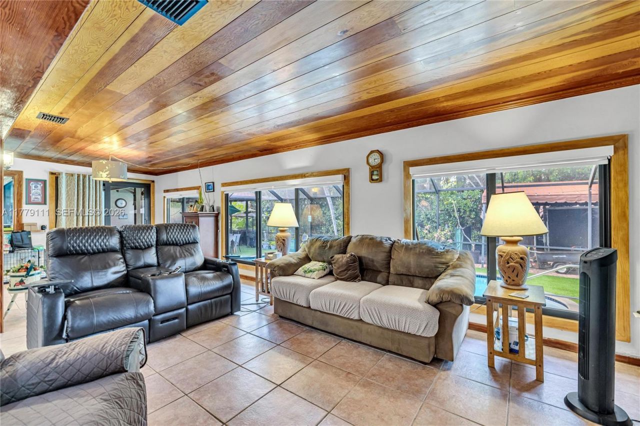 7801 SW 170th St, Palmetto Bay, FL 33157 Photo