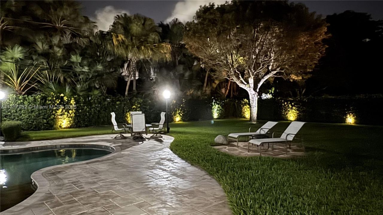 8860 SW 155th Ter, Palmetto Bay, FL 33157 Photo