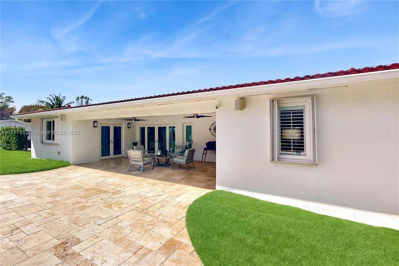 8860 SW 155th Ter, Palmetto Bay, FL 33157 Photo