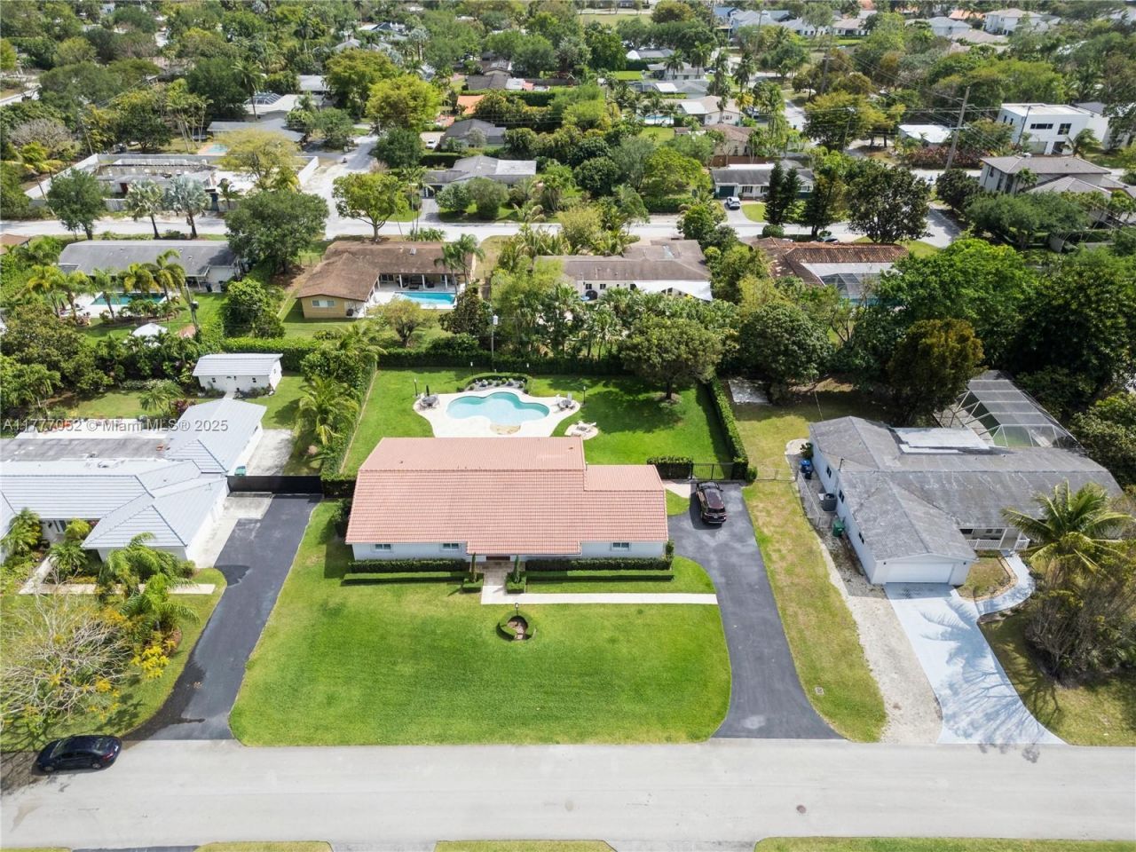 8860 SW 155th Ter, Palmetto Bay, FL 33157 Photo