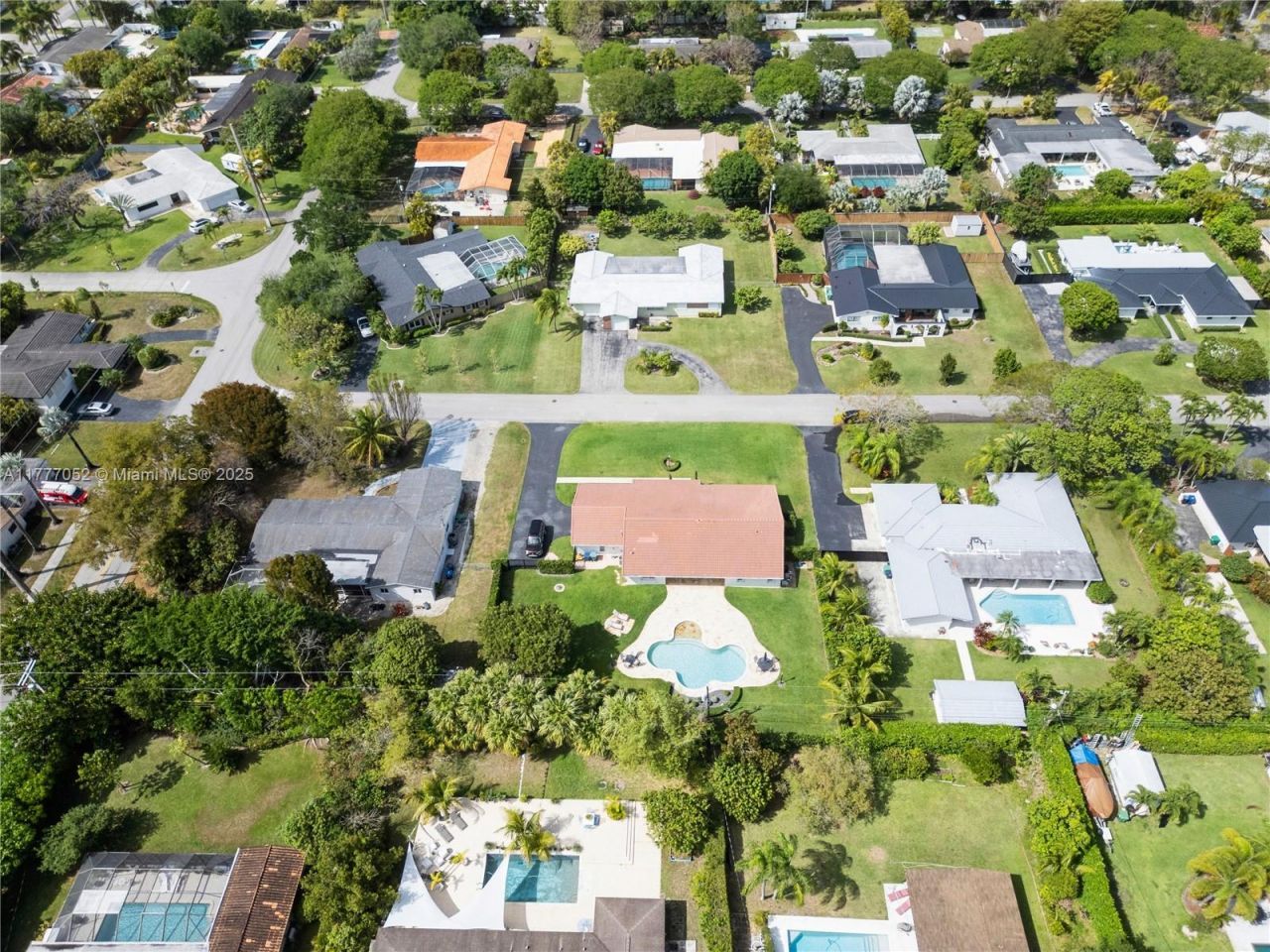 8860 SW 155th Ter, Palmetto Bay, FL 33157 Photo