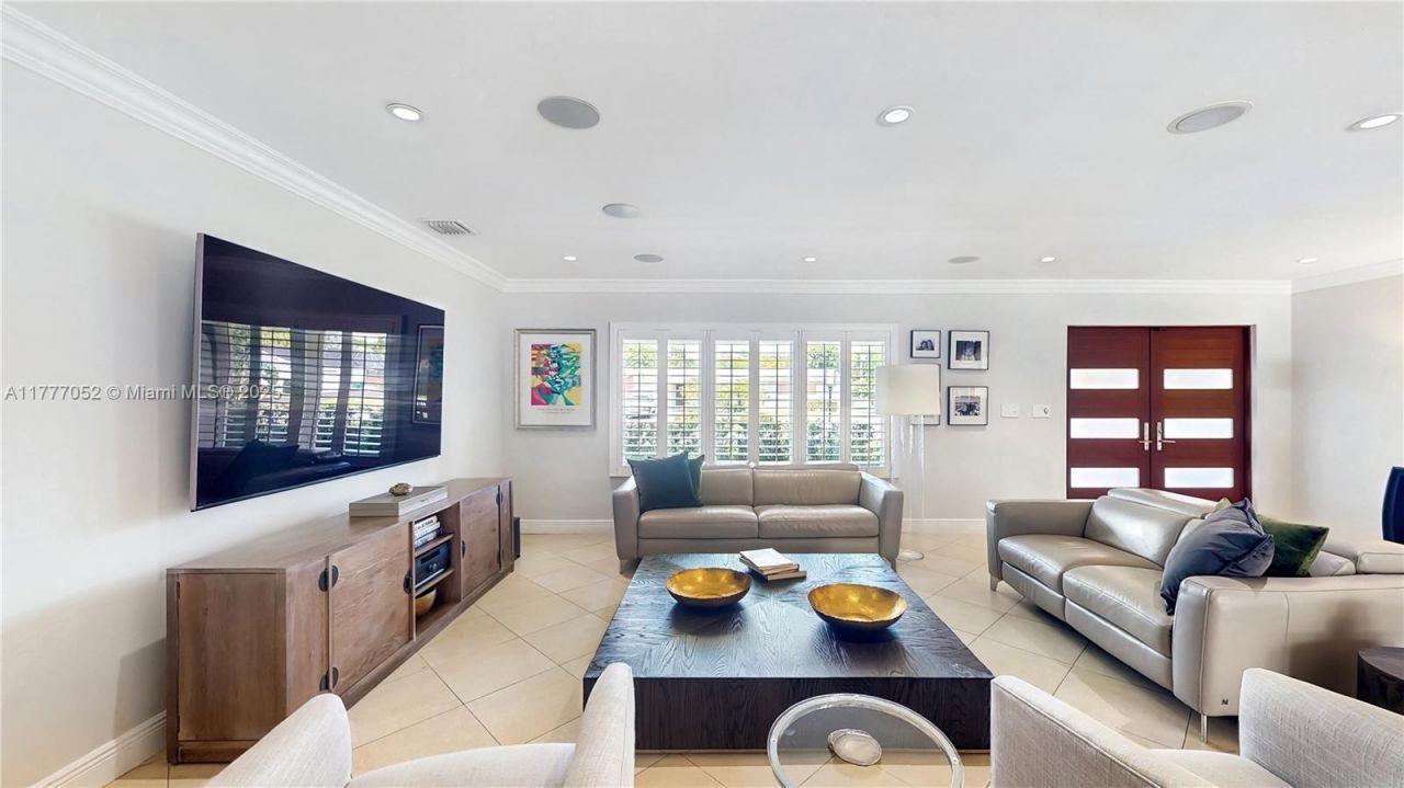 8860 SW 155th Ter, Palmetto Bay, FL 33157 Photo