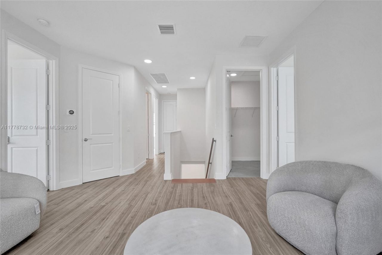 1348 Silk Oak Dr, Hollywood, FL 33021 Photo