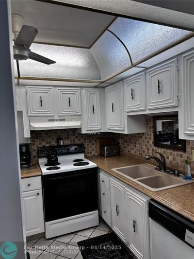 2831 Somerset Drive, Unit 118, Lauderdale Lakes, FL 33311 Photo