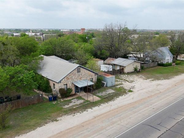 201, 203, 205, & 207 S Highway 183, Leander, TX 78641