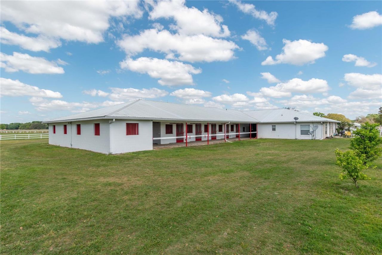 4450 SE 216th Avenue, Morriston, FL 32668 Photo