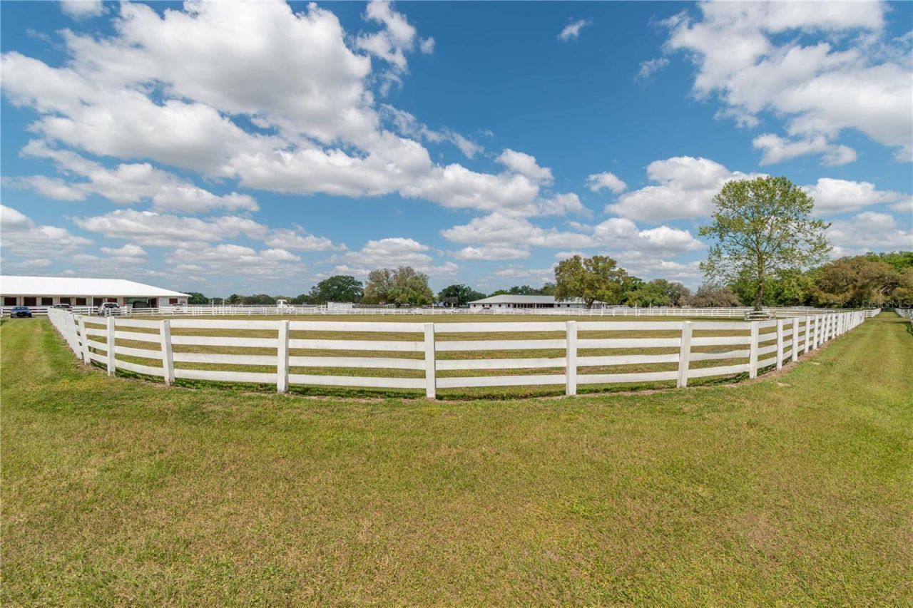 4450 SE 216th Avenue, Morriston, FL 32668 Photo