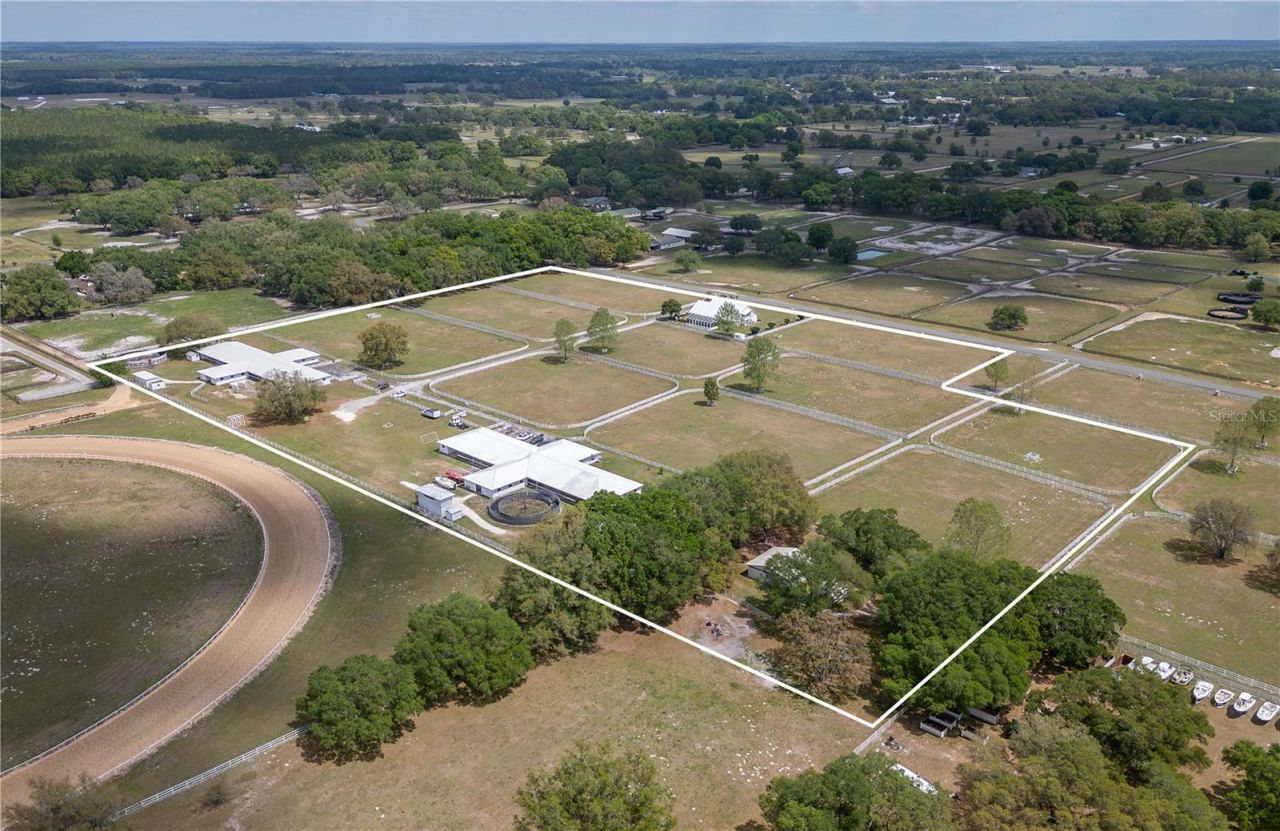 4450 SE 216th Avenue, Morriston, FL 32668 Photo