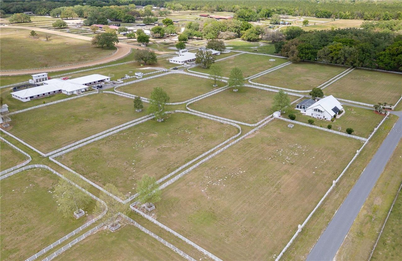 4450 SE 216th Avenue, Morriston, FL 32668 Photo