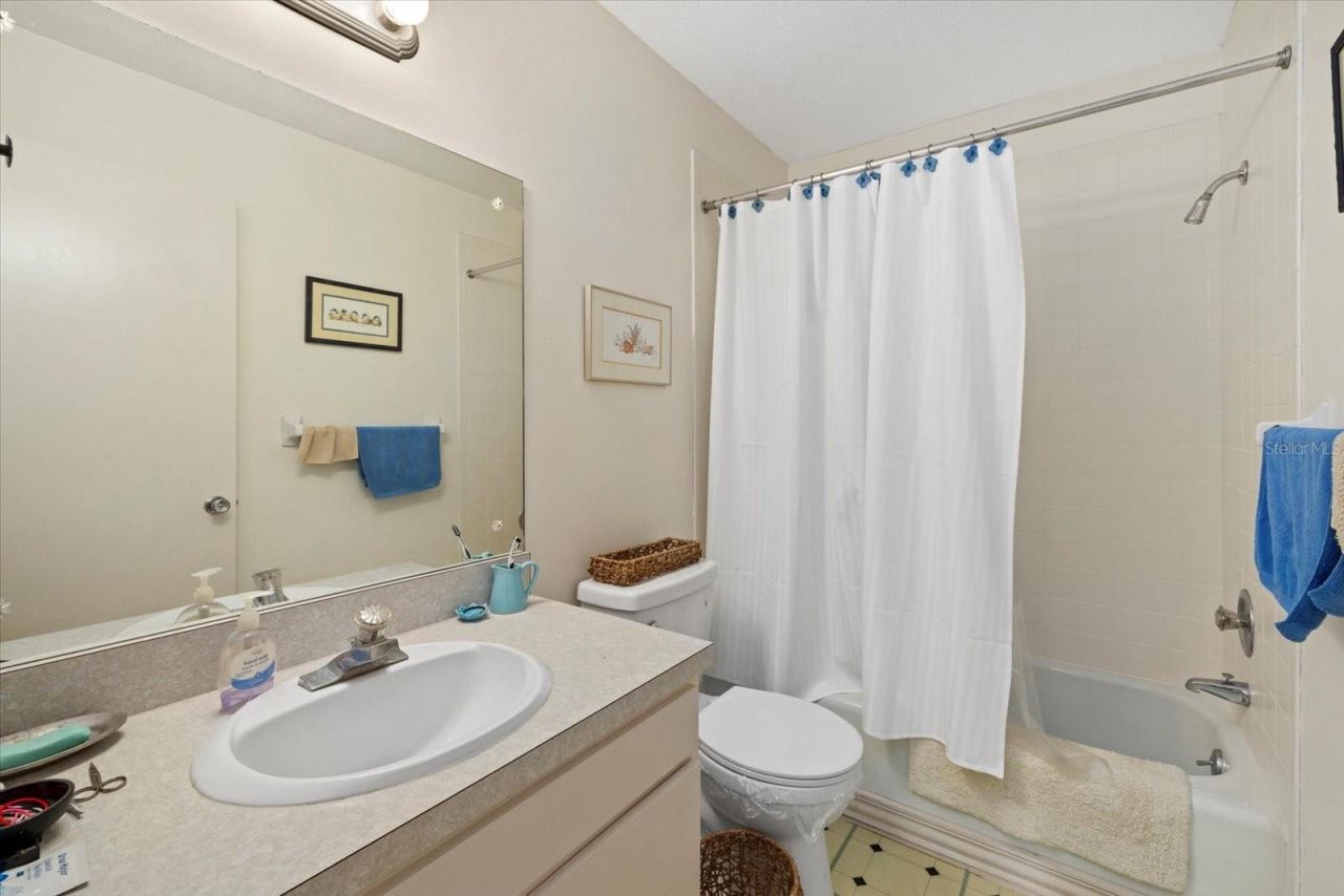 1343 Glendale Circle W, Unit 216, Sarasota, FL 34232 Photo