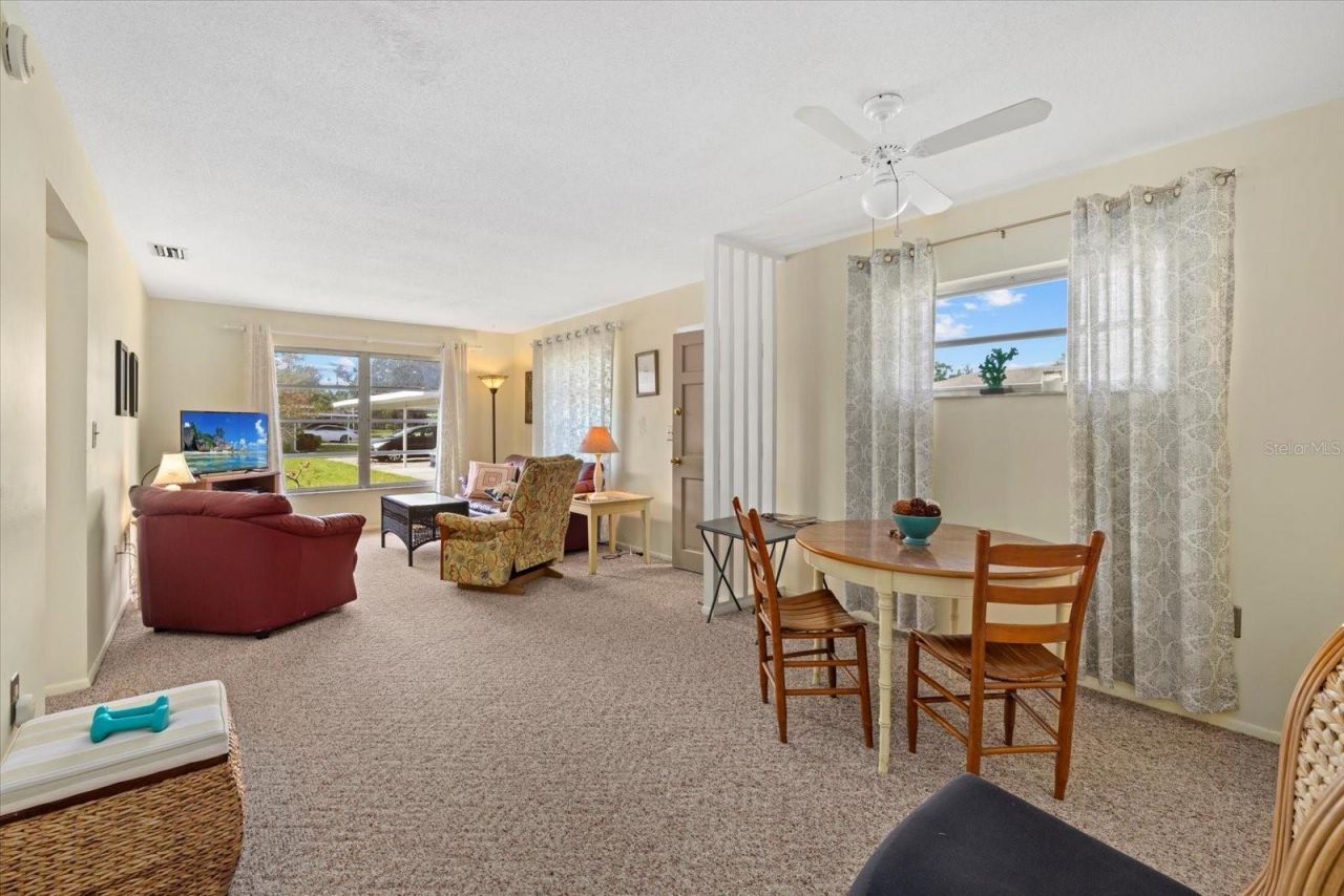 1343 Glendale Circle W, Unit 216, Sarasota, FL 34232 Photo