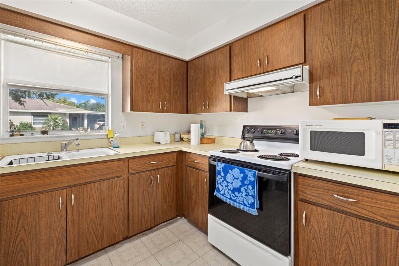 1343 Glendale Circle W, Unit 216, Sarasota, FL 34232 Photo