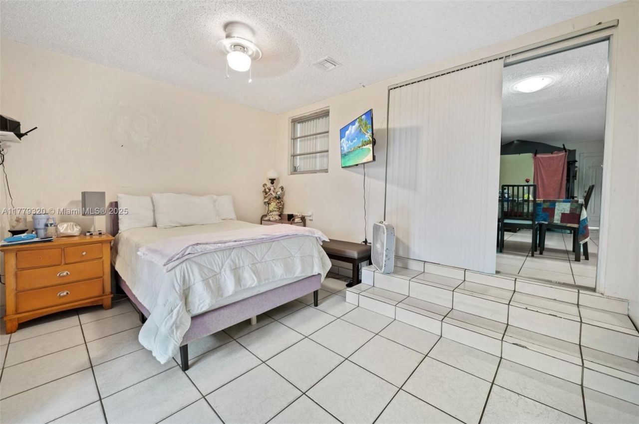 5031 NW 4th St, Miami, FL 33126 Photo