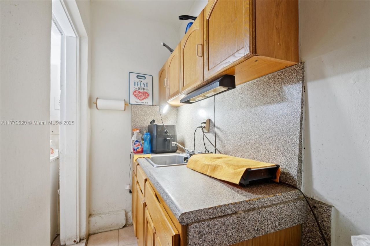 5031 NW 4th St, Miami, FL 33126 Photo