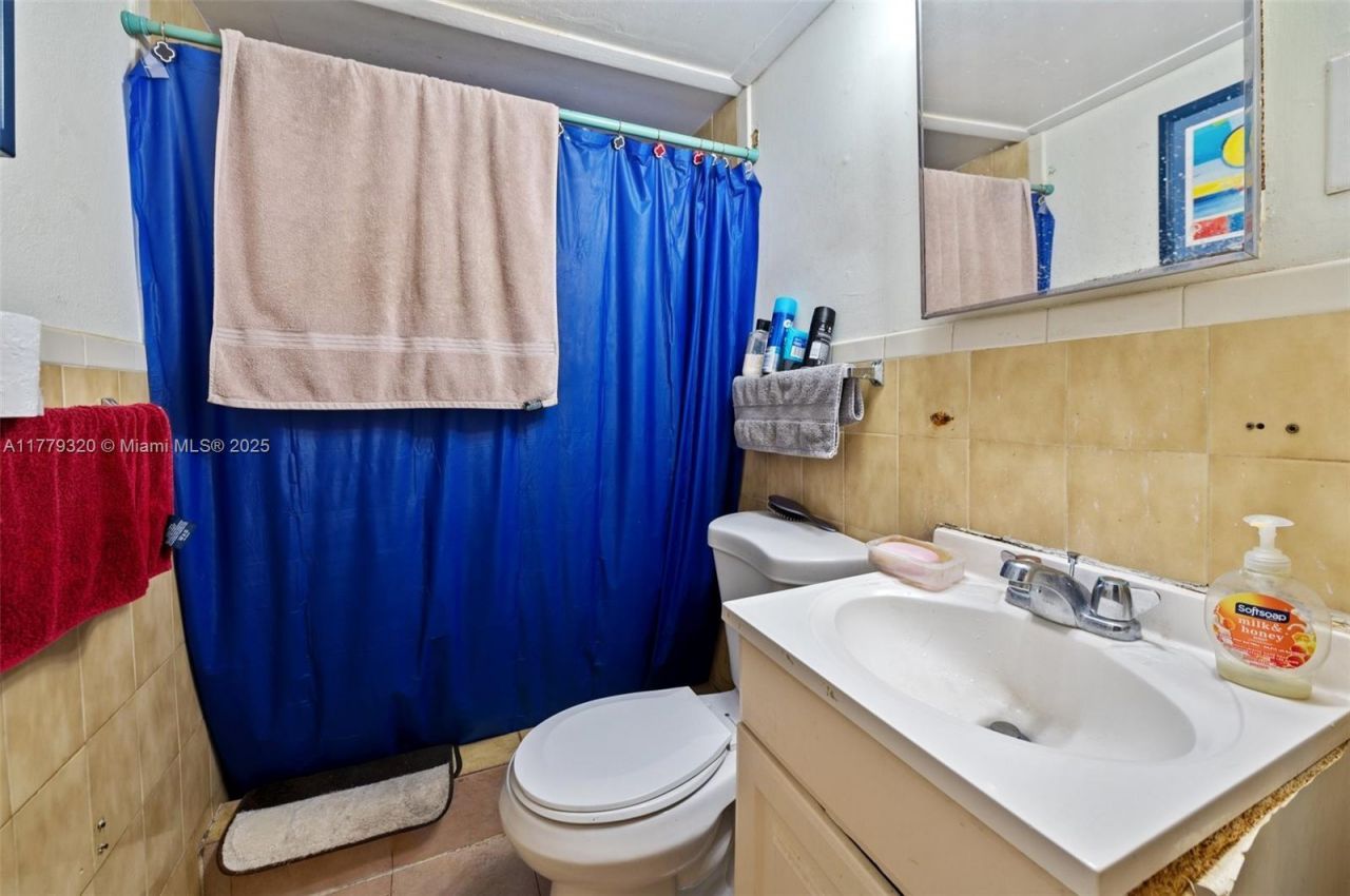 5031 NW 4th St, Miami, FL 33126 Photo