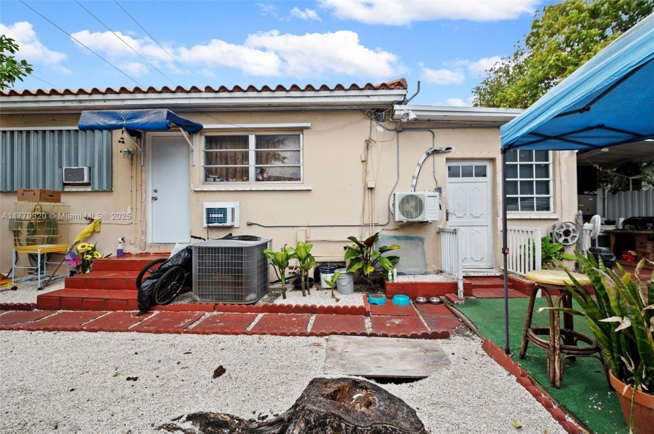 5031 NW 4th St, Miami, FL 33126 Photo