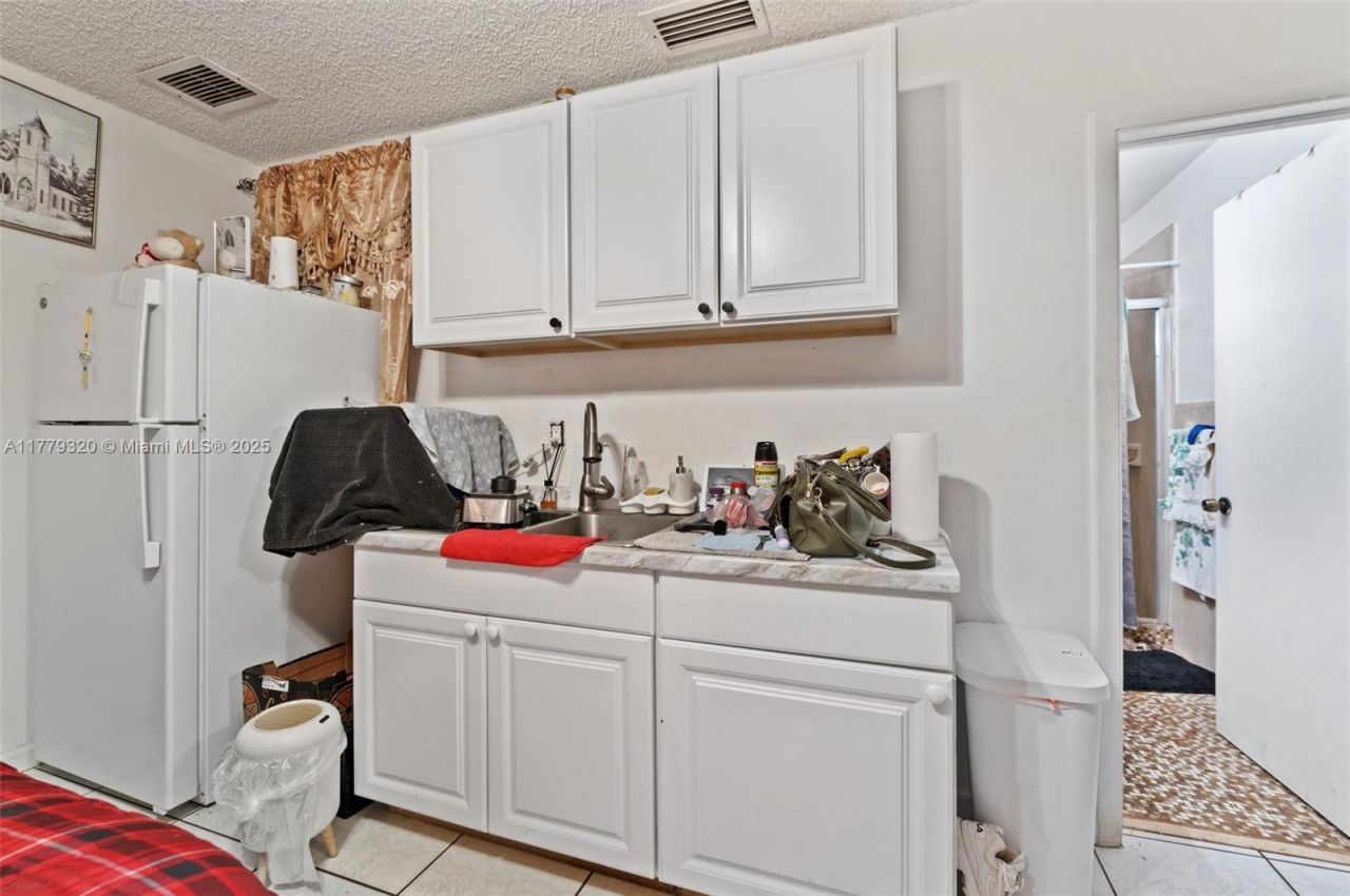 5031 NW 4th St, Miami, FL 33126 Photo