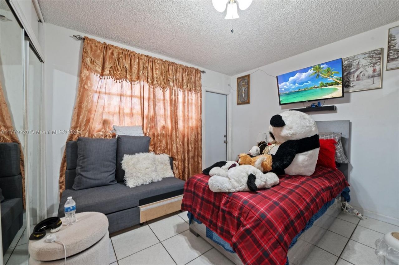 5031 NW 4th St, Miami, FL 33126 Photo