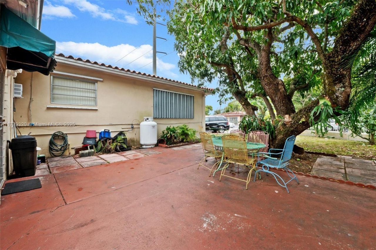 5031 NW 4th St, Miami, FL 33126 Photo