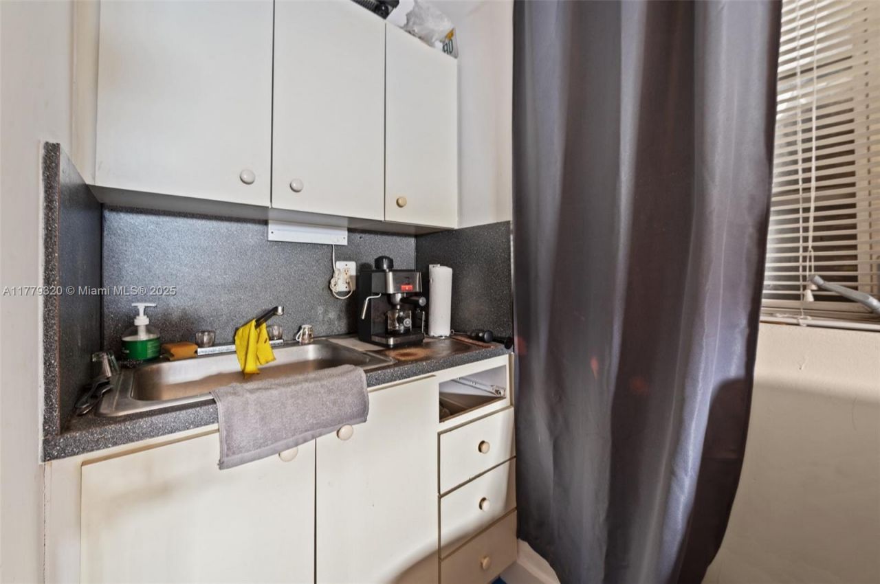 5031 NW 4th St, Miami, FL 33126 Photo