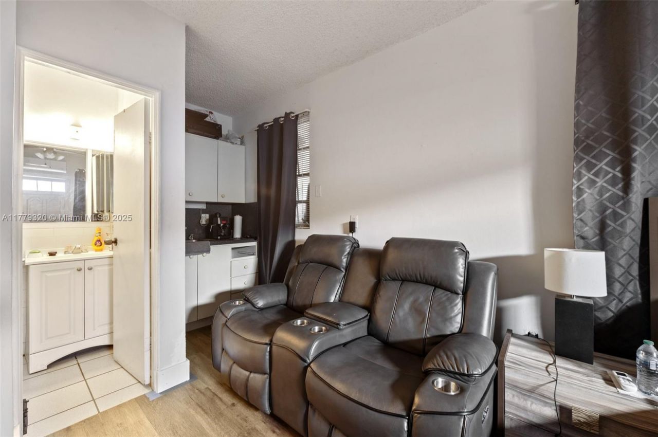 5031 NW 4th St, Miami, FL 33126 Photo