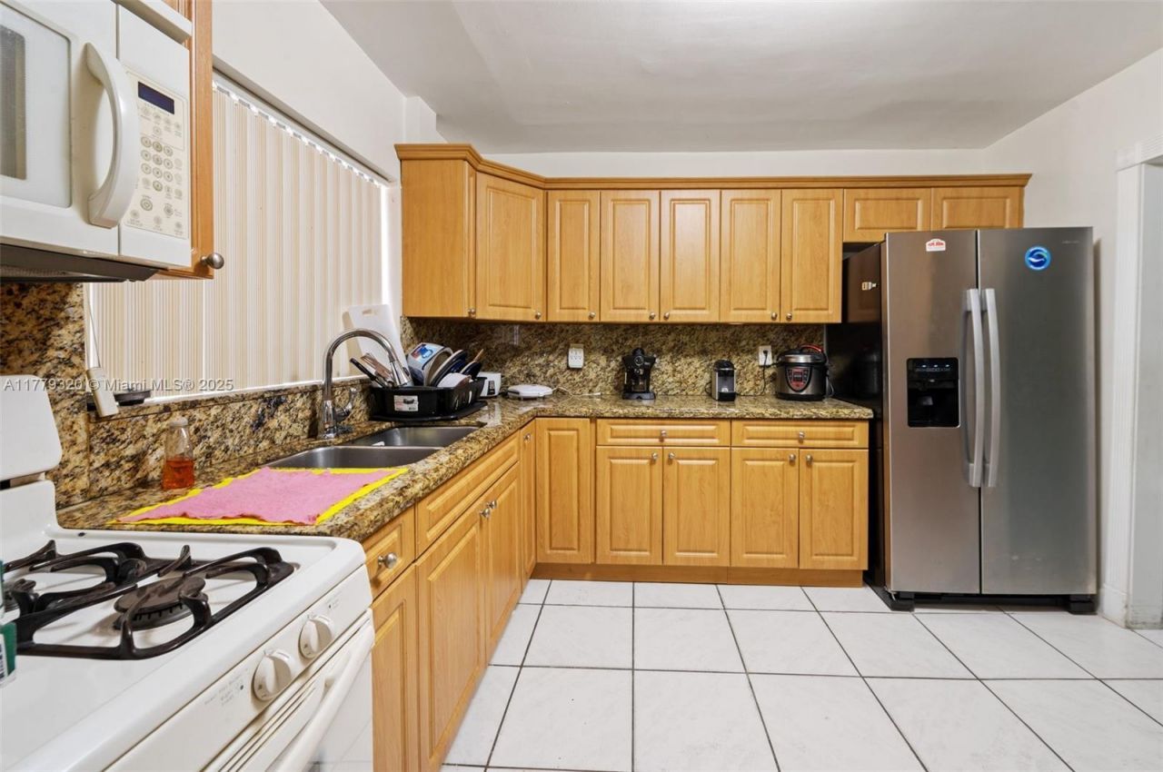 5031 NW 4th St, Miami, FL 33126 Photo