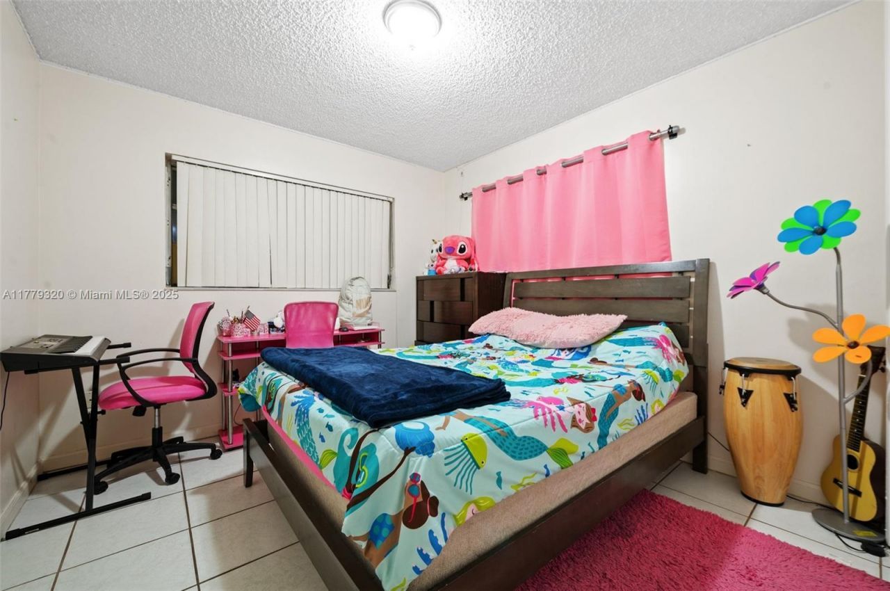 5031 NW 4th St, Miami, FL 33126 Photo