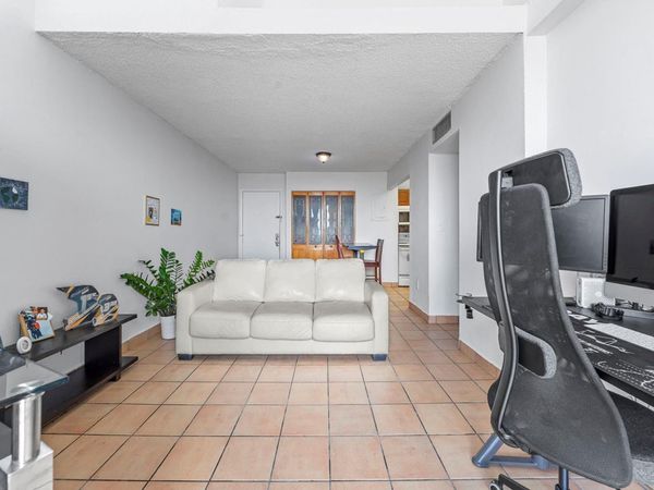 310 Fontainebleau Boulevard, Unit 502, Miami, FL 33172