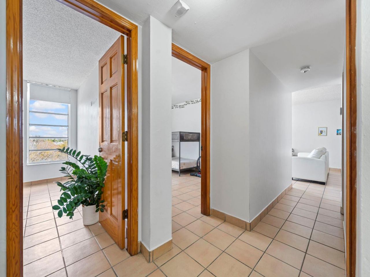310 Fontainebleau Boulevard, Unit 502, Miami, FL 33172 Photo