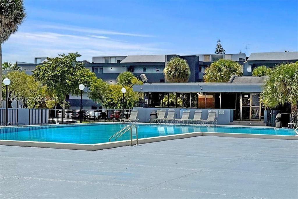 310 Fontainebleau Boulevard, Unit 502, Miami, FL 33172 Photo