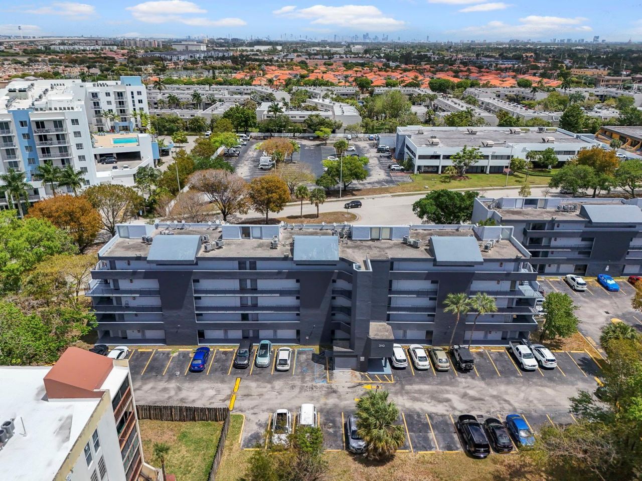 310 Fontainebleau Boulevard, Unit 502, Miami, FL 33172 Photo