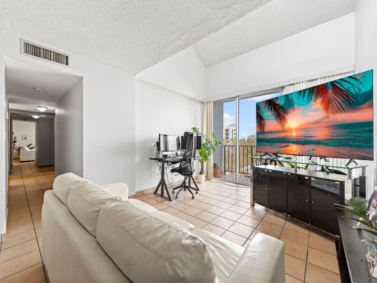310 Fontainebleau Boulevard, Unit 502, Miami, FL 33172 Photo