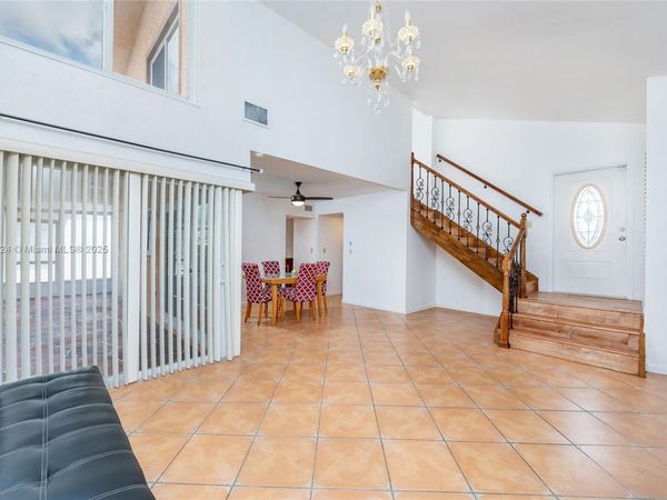 1007 NW 106th Ave Cir, Miami, FL 33172