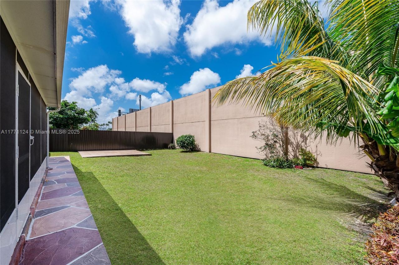 1007 NW 106th Ave Cir, Miami, FL 33172 Photo