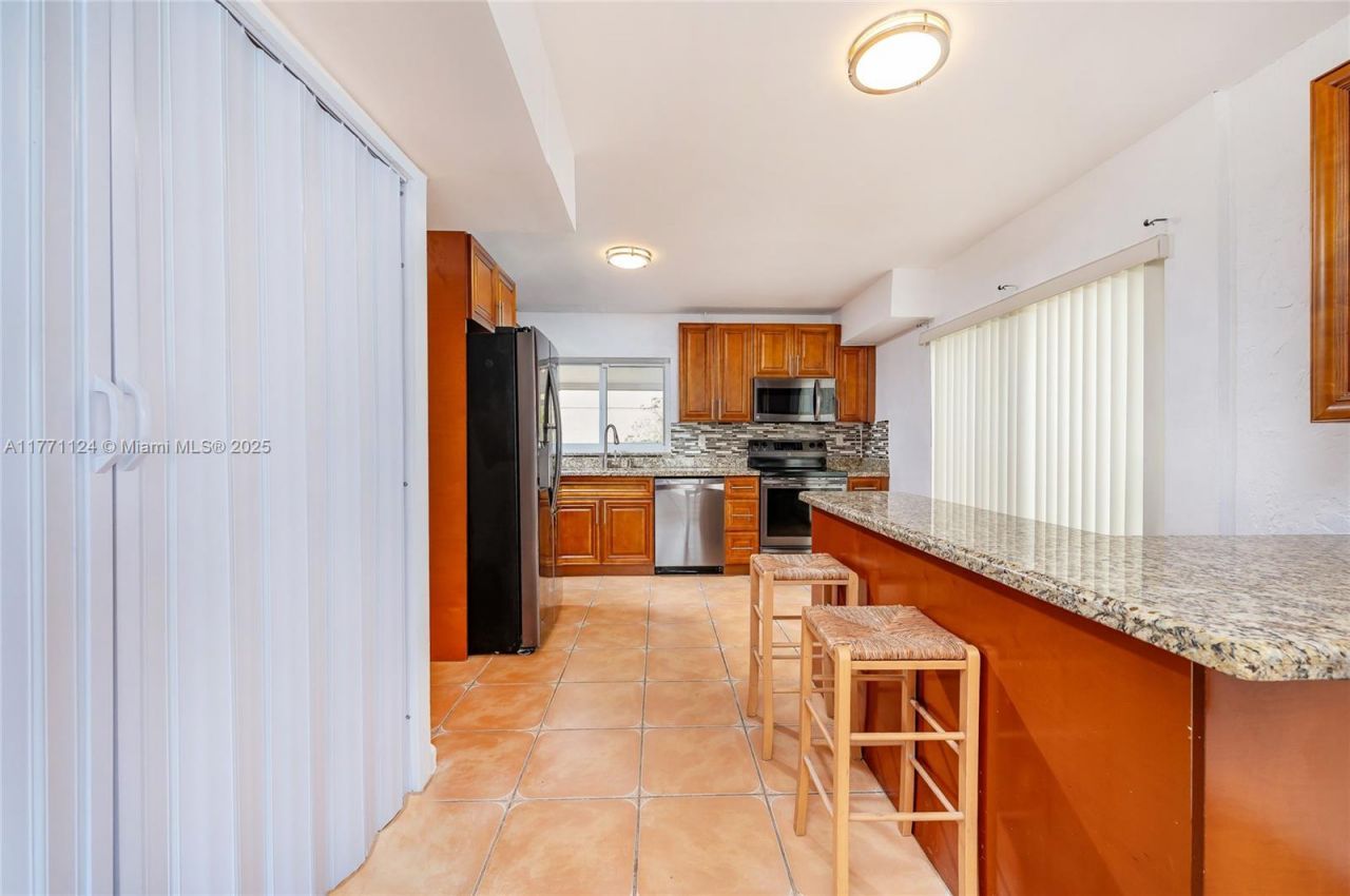 1007 NW 106th Ave Cir, Miami, FL 33172 Photo