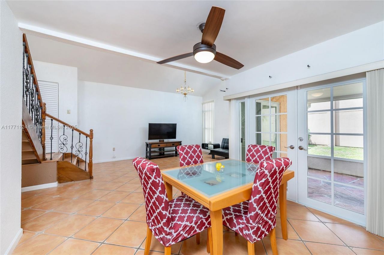 1007 NW 106th Ave Cir, Miami, FL 33172 Photo