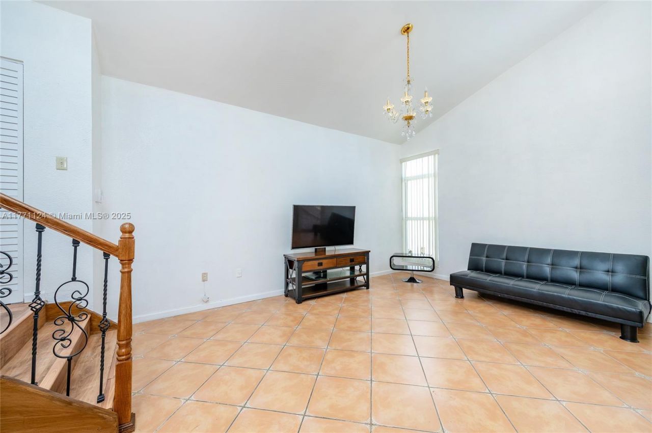 1007 NW 106th Ave Cir, Miami, FL 33172 Photo